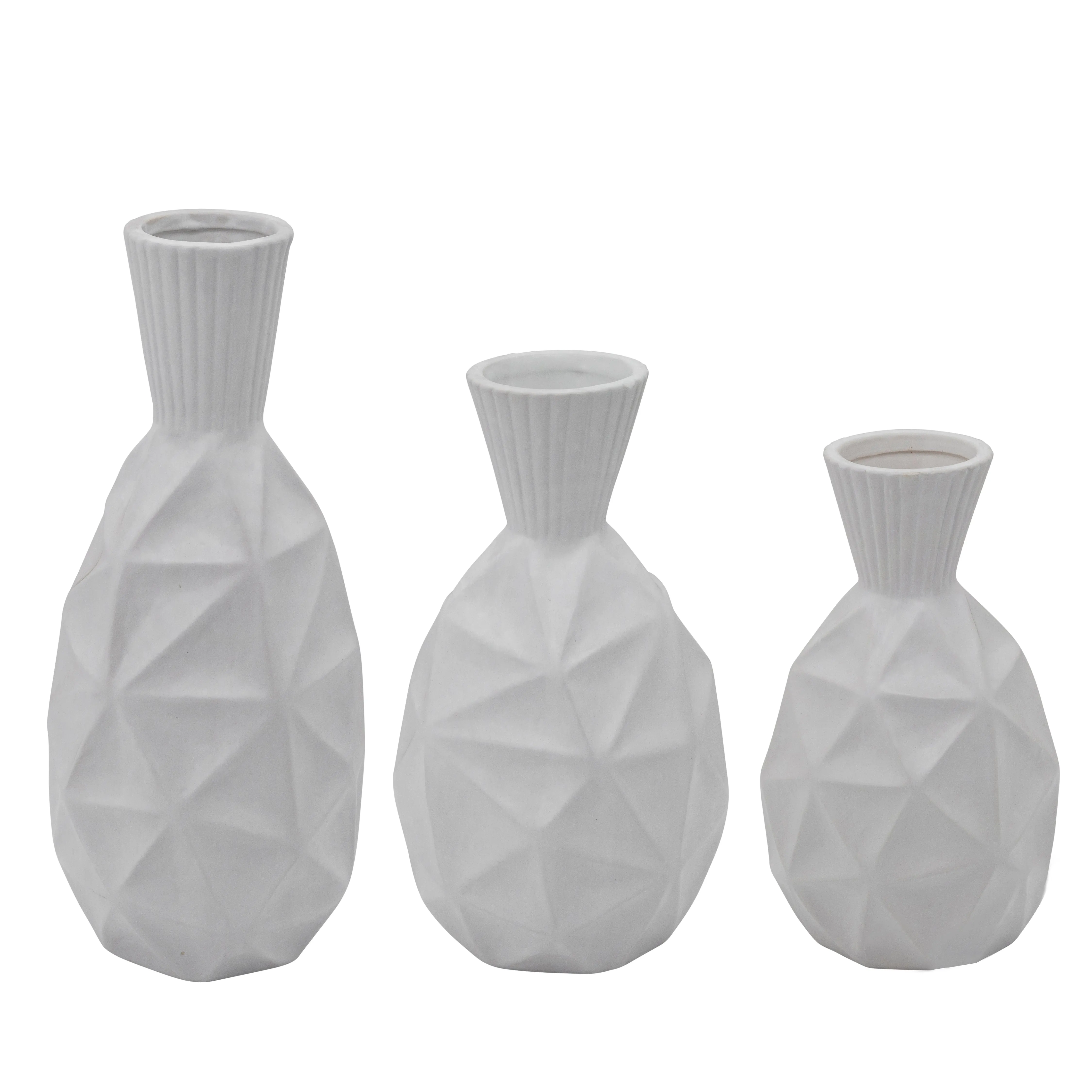 16"H TEXTURED OLPE VASE, WHITE