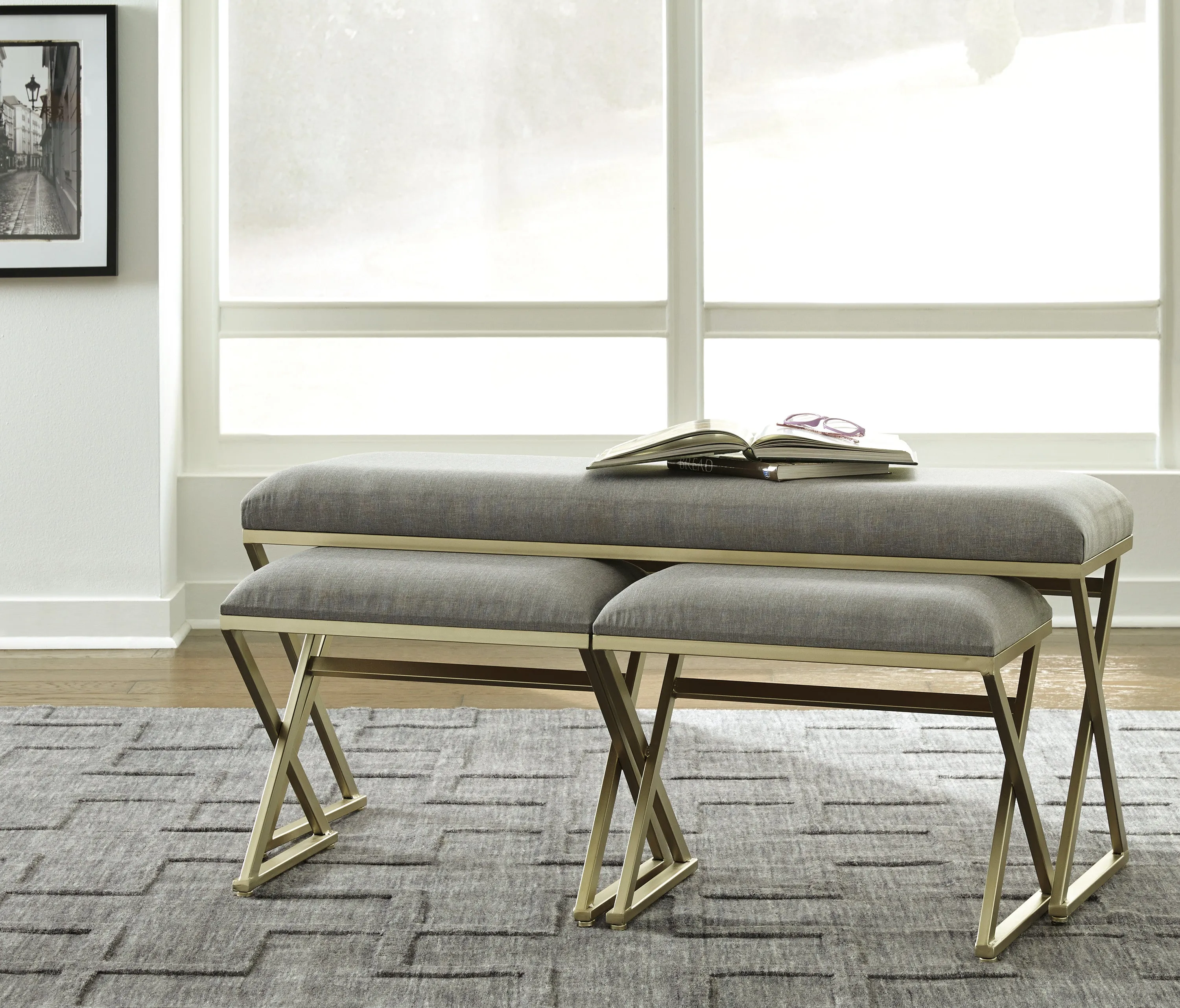 ACCENT CHAIR