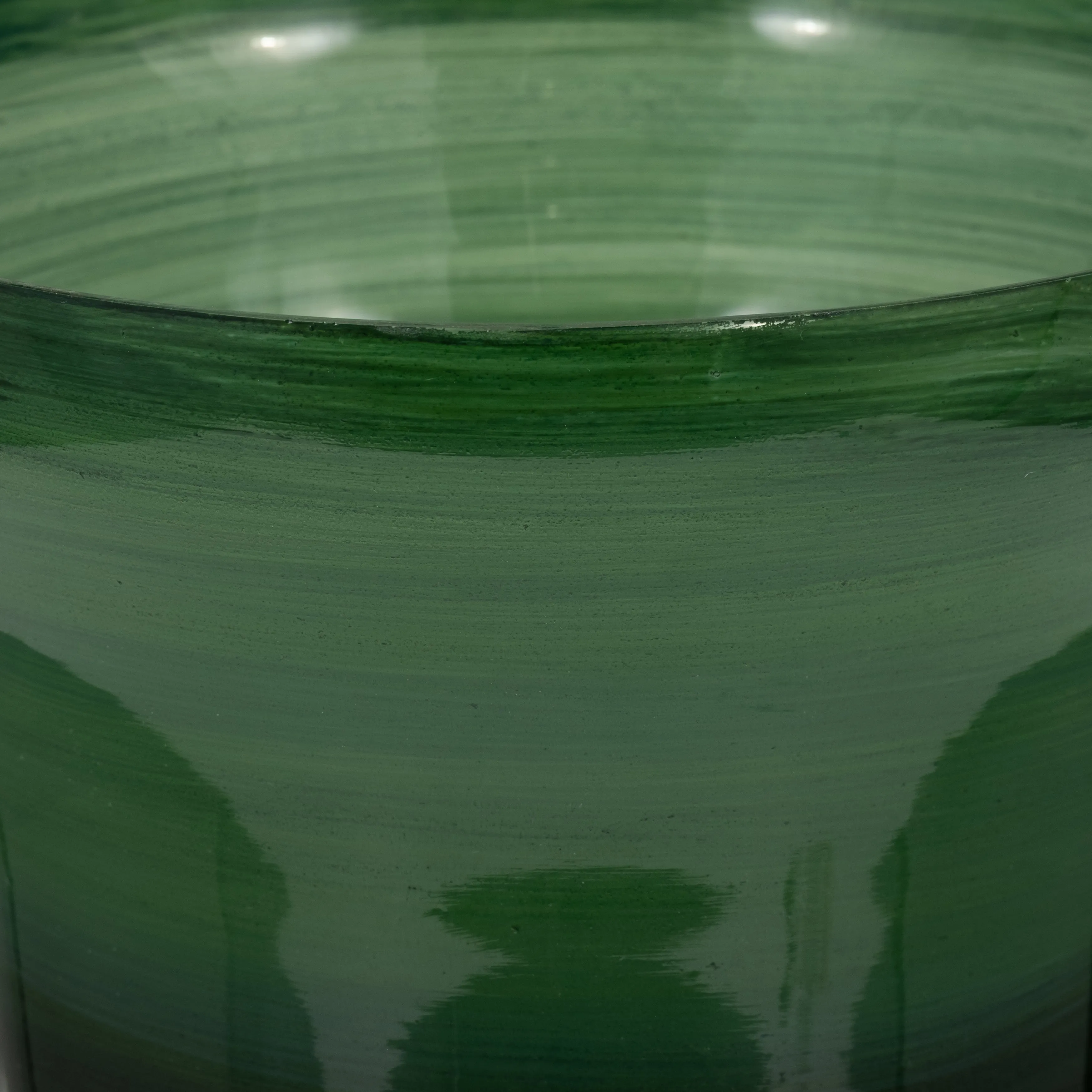 GLASS, 19" 5TH AVE VASE ON STAND, GREEN/GOLD