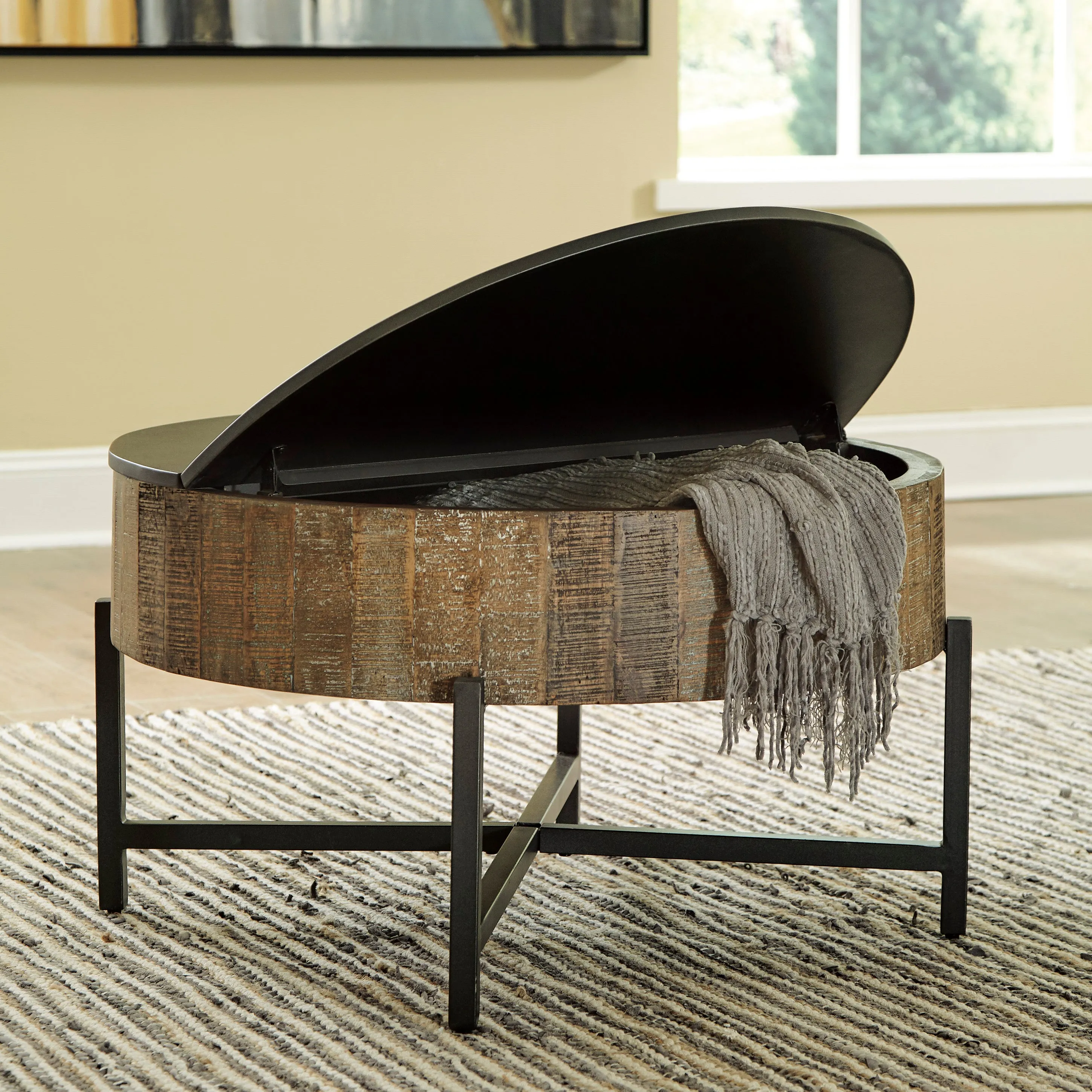 ROUND COCKTAIL TABLE