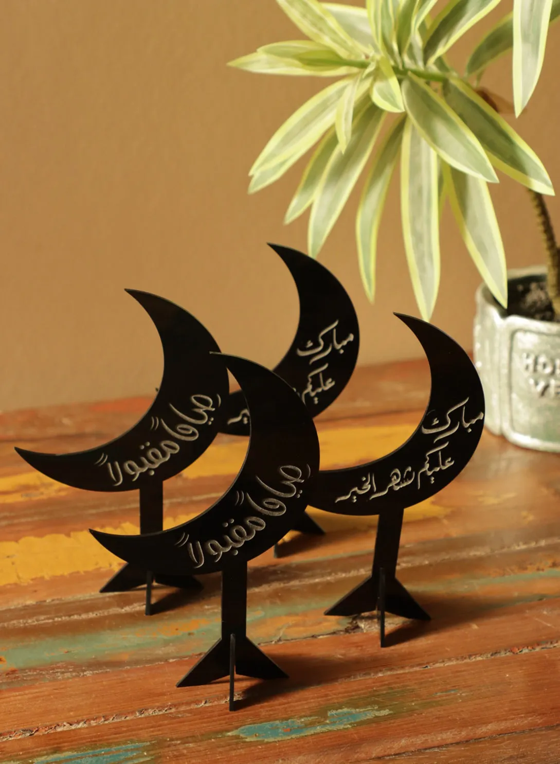 Set of 4 Acrylic Decor Stands in Ramadan Crescent Shape Engraved with Mubarak Alaykum Shahr Alkhair and Siyaman Maqboolan Designs
